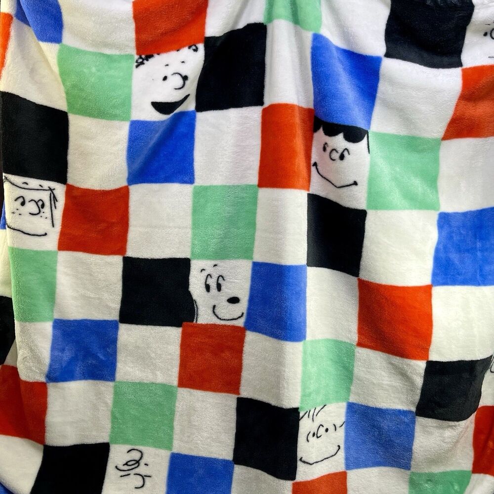 Snoopy Soft Throw Blanket Fleece Peanuts Charlie Brown Checkered Multicolor